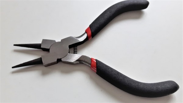 SMALL GRIP ROUND NOSE PLIERS pinning only