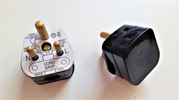 Electrical Plug round 3 pin plug - 2 amp - in black