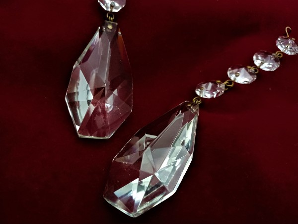 Chandelier crystal drops with buttons