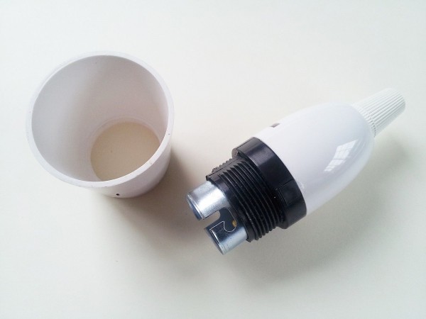 B22  BC unswitched bulb lamp holder 3 part white with white 10mm cord grip