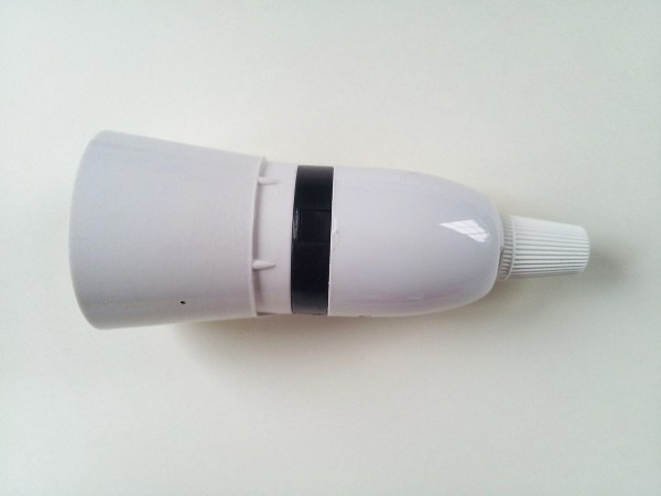 B22  BC unswitched bulb lamp holder 3 part white with white 10mm cord grip