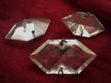 Rare Osler crystal tent chain lozenge button