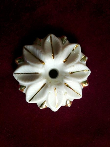 Chandelier White Ceramic 8 Leaf Rosette