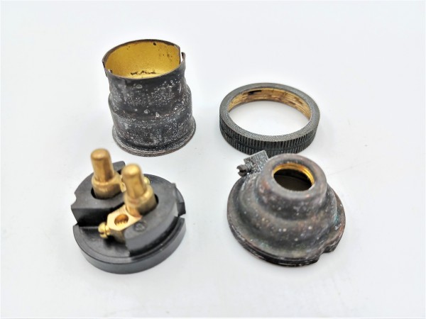 Lamp Holder BC B22 PLAIN SKIRT in ancient bronze